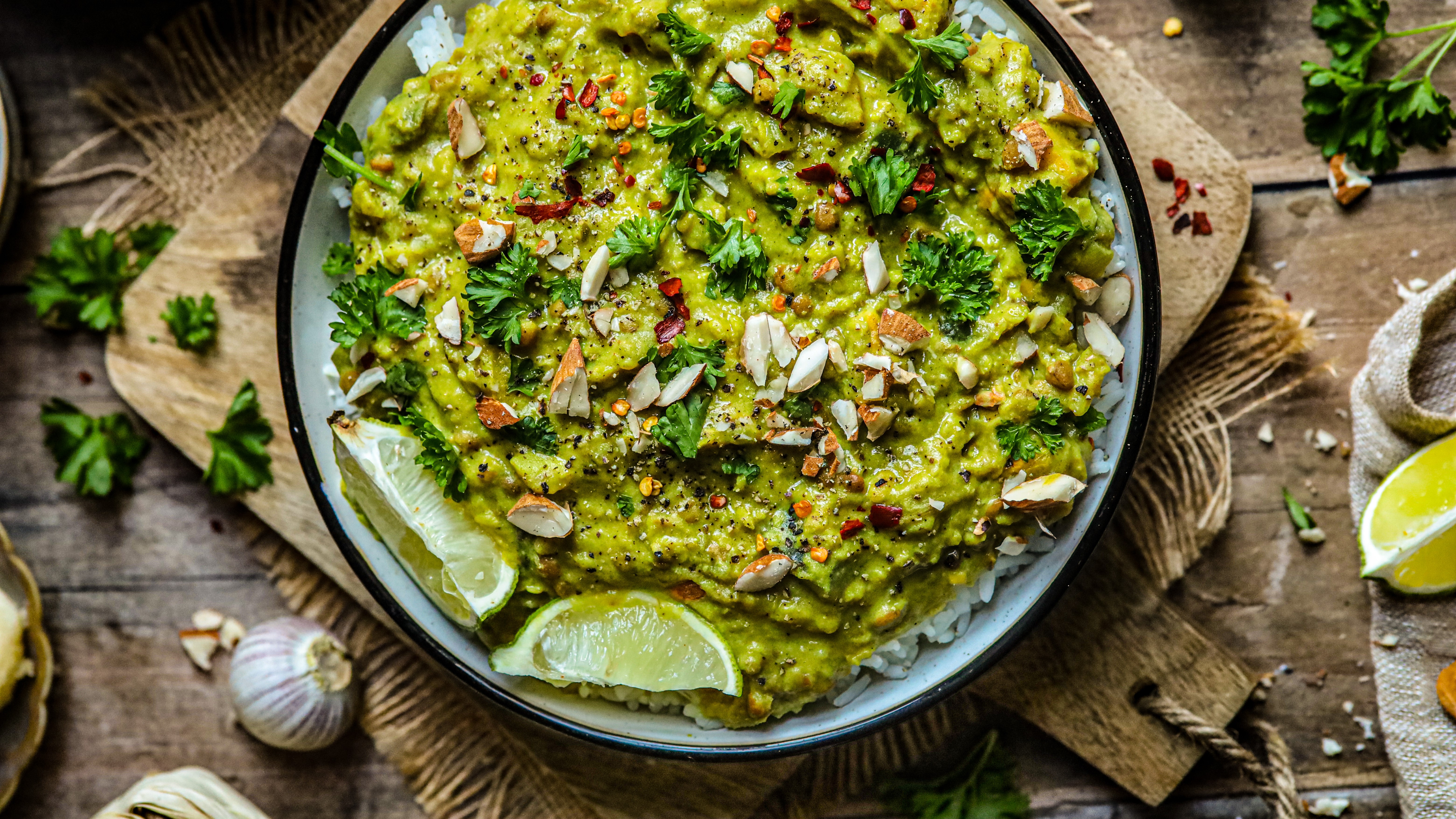 Cremiges Bananenschalen-Curry