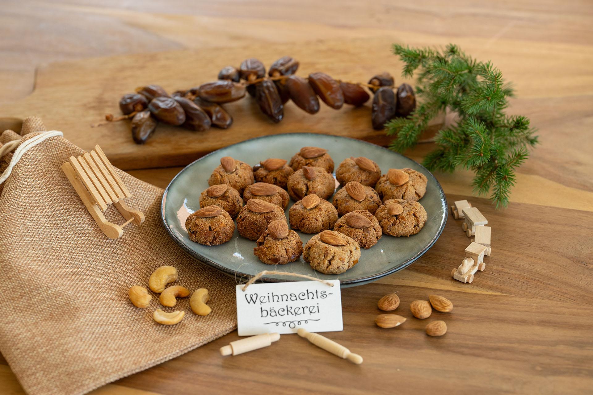 Biscuits de Noël au fonio, dattes et amandes