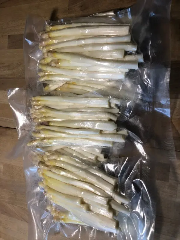 Photo of white asparagus vacuum-packed in plastic, gebana.com