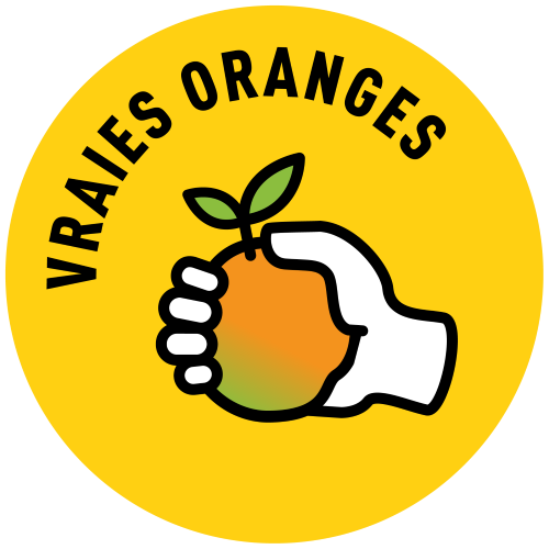 Cercle jaune avec l'inscription : « vraies oranges » et une main dessinée tenant une orange au centre - gebana.com