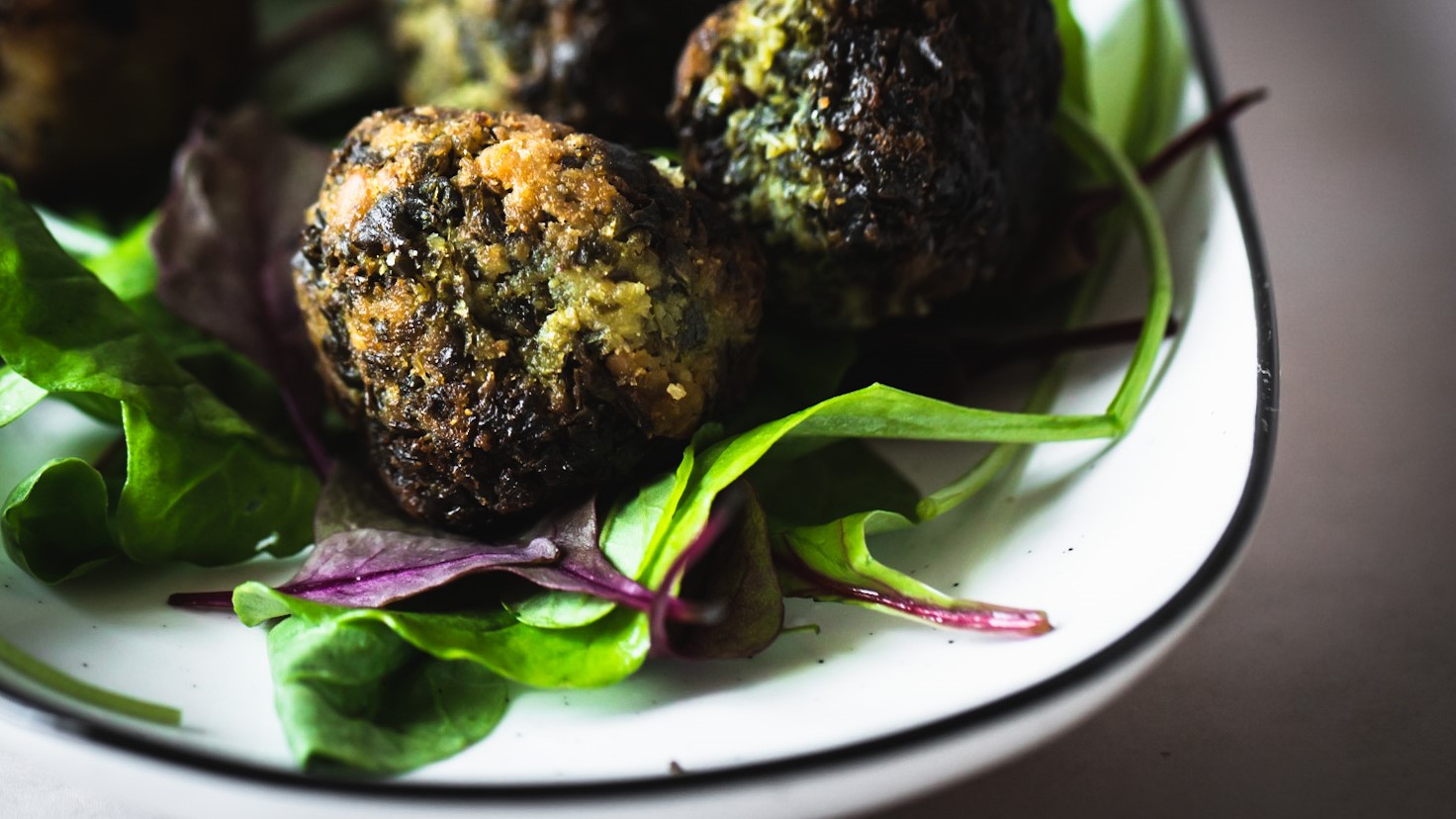 Federkohl-Okara-Falafel