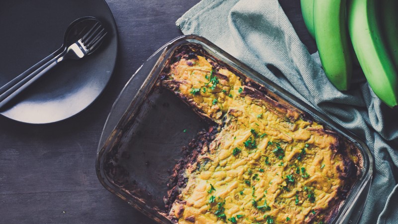 Pastelón – lasagne de bananes vénézuélienne végane et portoricaine