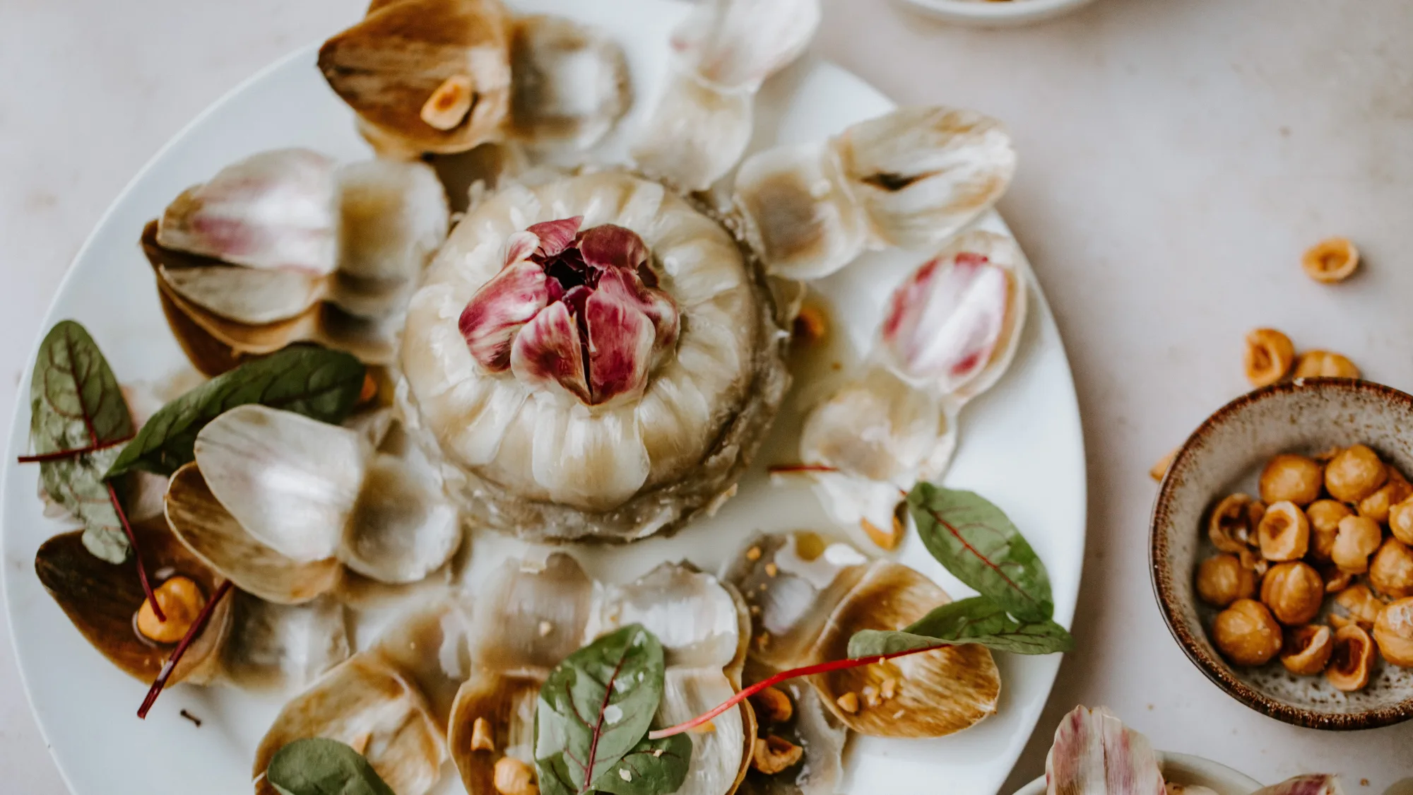 Artischocken mit Haselnussmayonnaise & Oliven-Cashew-Tapenade