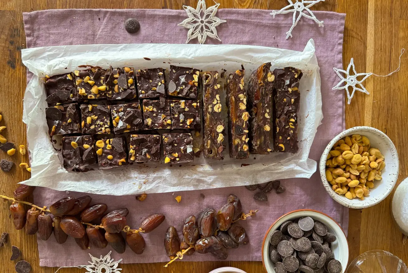 Barres de dattes aux cacahuètes, tahini et chocolat