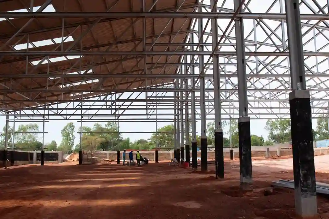 Photo d'un hall en construction - gebana.com