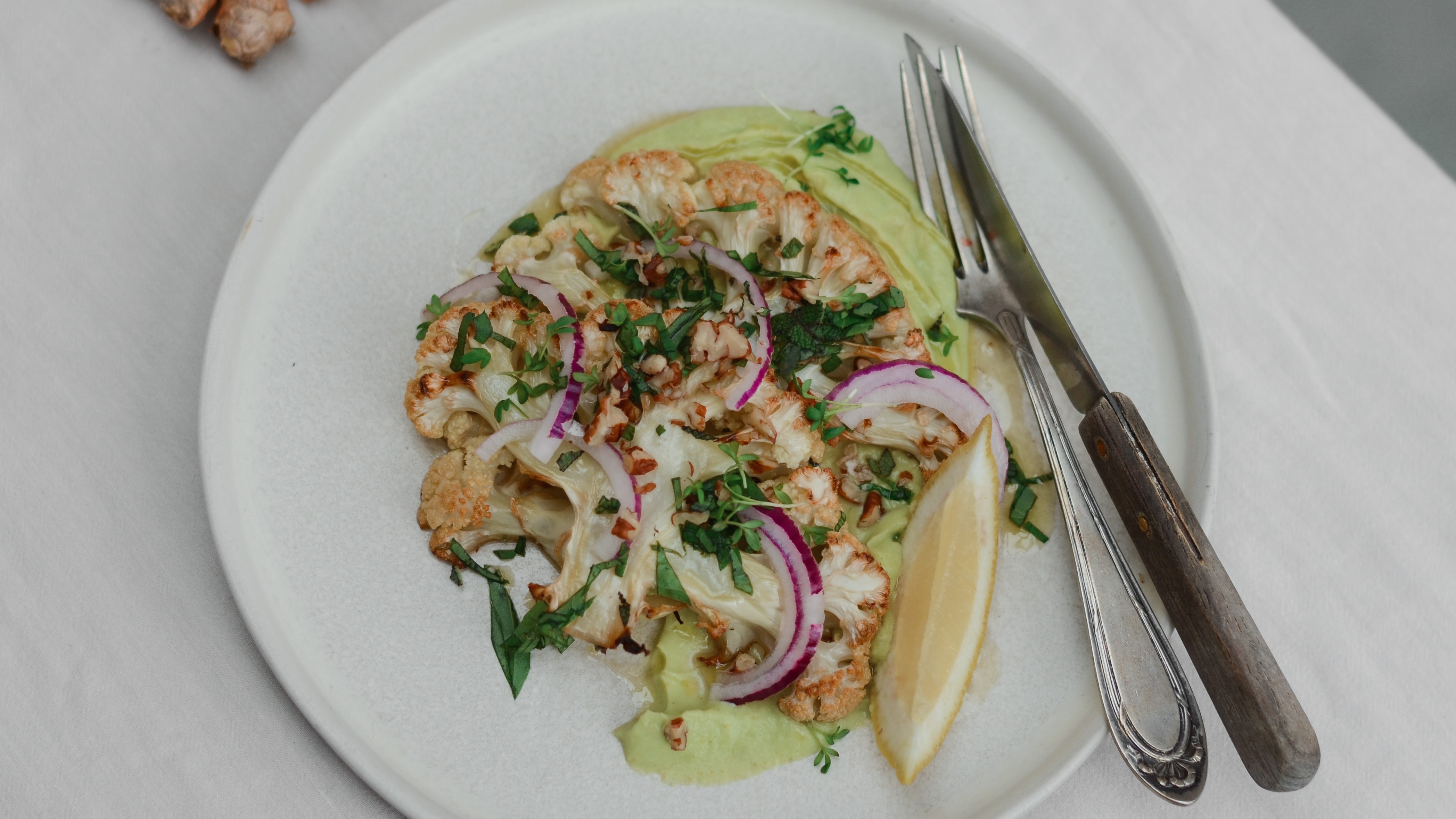 Steaks de chou-fleur au gingembre et curcuma