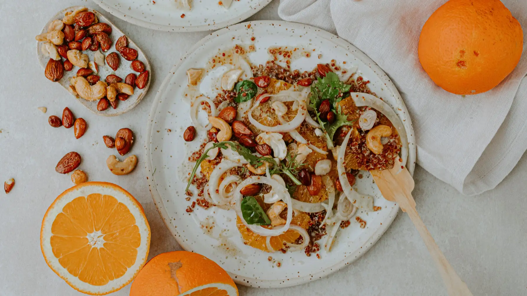 Quinoasalat mit Orangen, Nüssen, Fenchel und Arganöl-Dressing