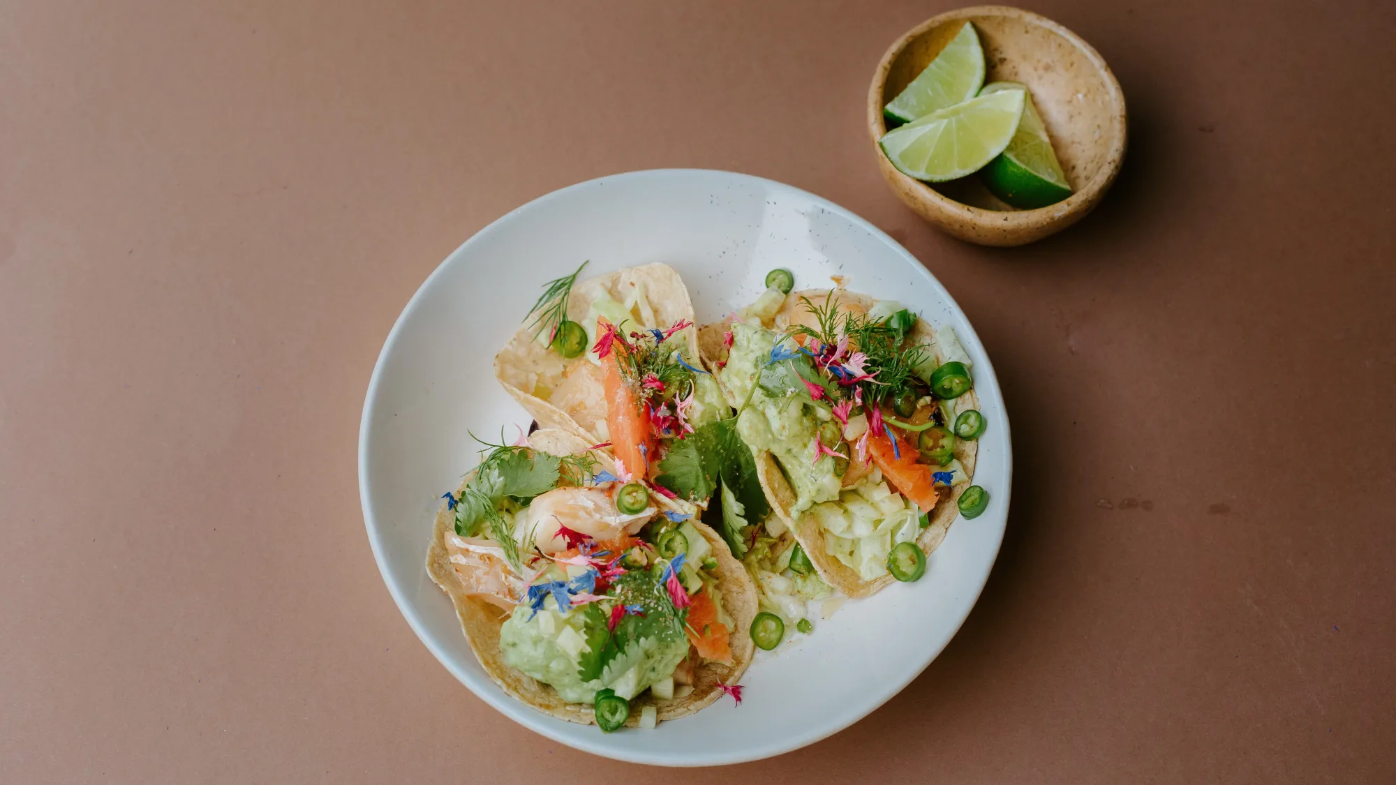 Tacos de poisson à la crème d'avocat